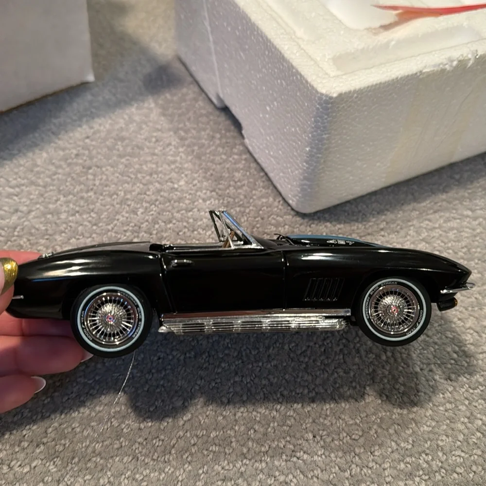 S8-53 FRANKLIN MINT DIE VINTAGE 1:24 CAST CAR - 1967 CHEVY CORVETTE CONVERTIBLE - Picture 2 of 5